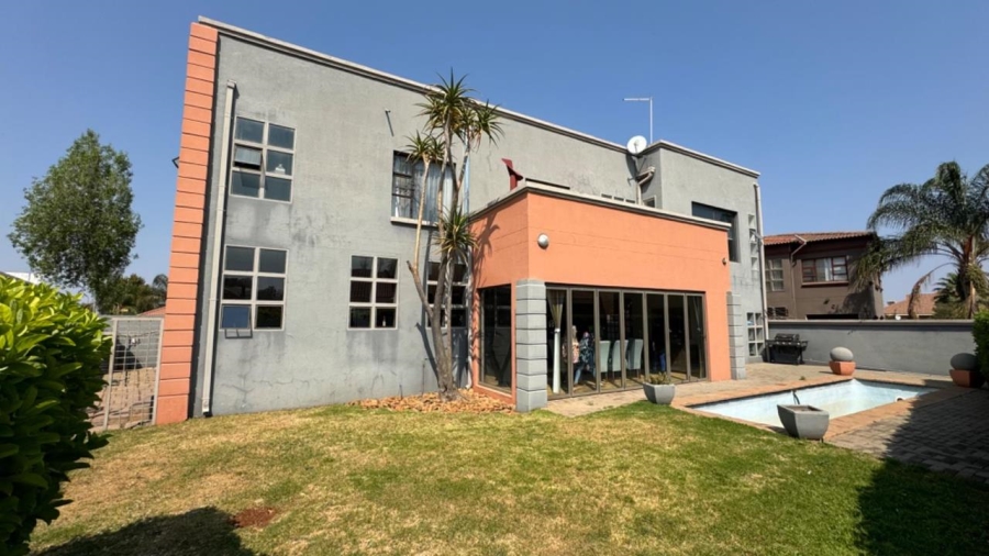 4 Bedroom Property for Sale in Roylglen Gardens Northern Cape